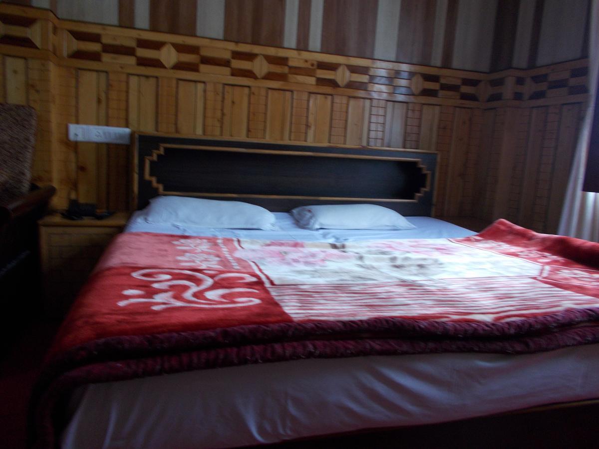 Hotel Sarovar Mall Road