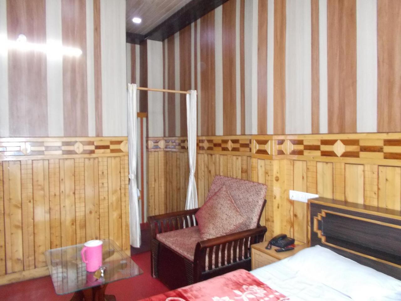 Sarovar Mall Road Hotel *