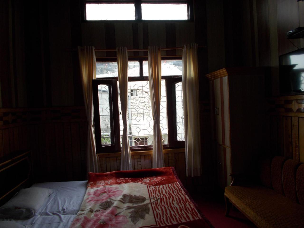 Sarovar Mall Road * Nainital
