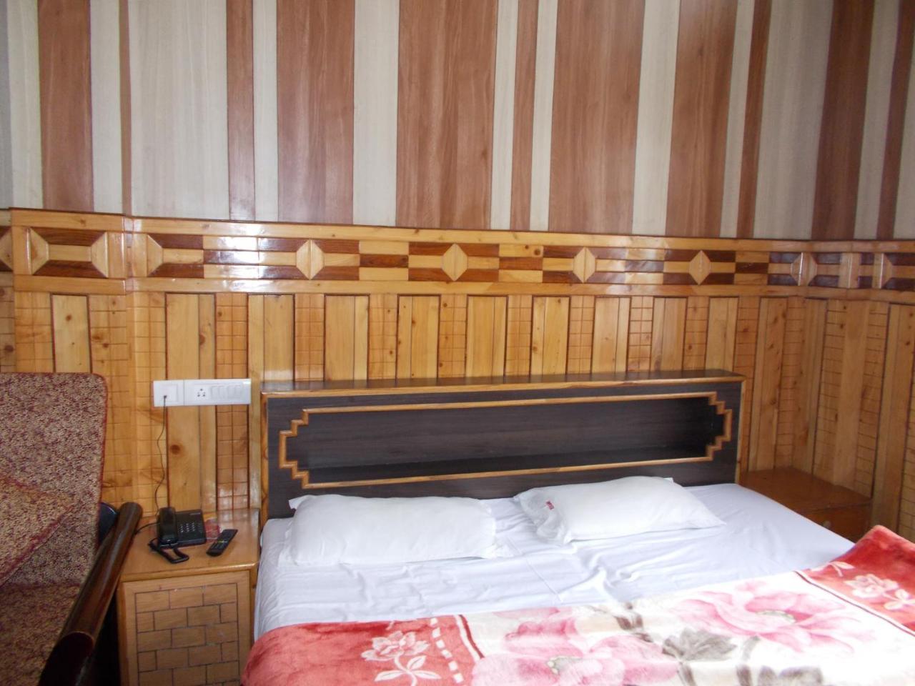 Sarovar Mall Road Hotel Nainital
