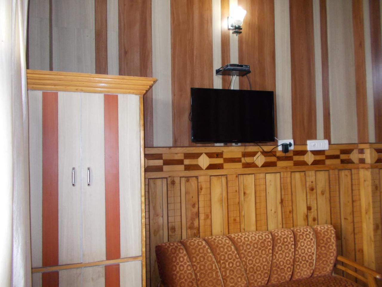 Sarovar Mall Road Hotel *